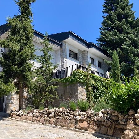 Los Cedros, Gran Chalet Con Piscina Y Apartamento En Navacerrada Exteriér fotografie
