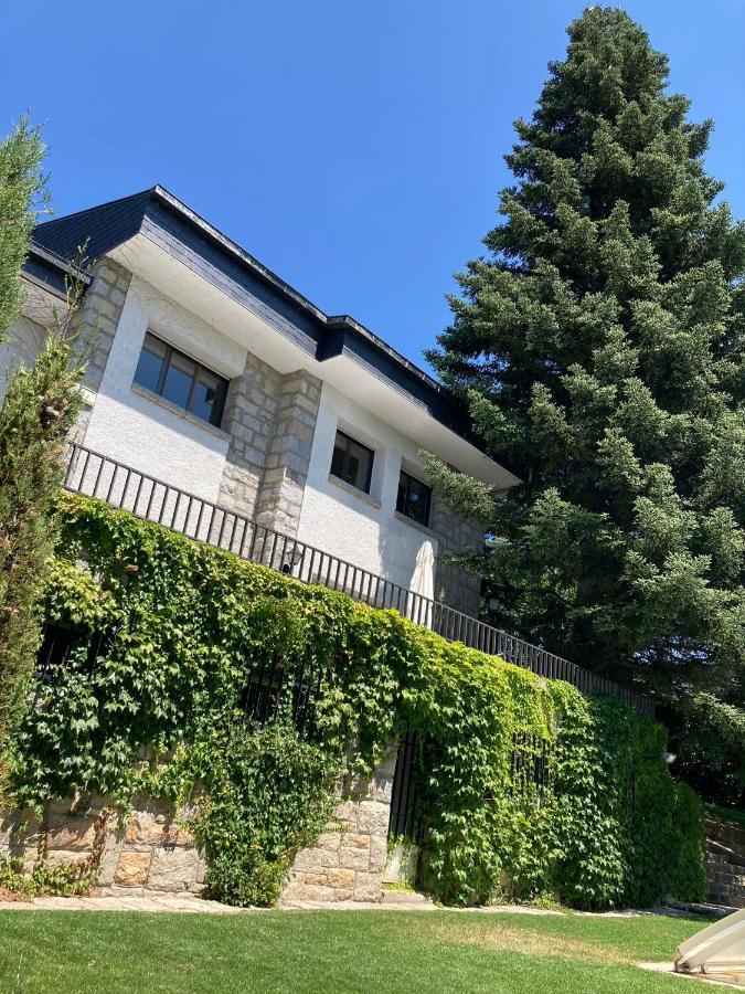 Los Cedros, Gran Chalet Con Piscina Y Apartamento En Navacerrada Exteriér fotografie