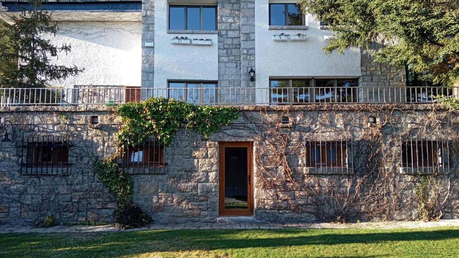 Vila Gran Chalet Con Piscina Y Apartamento En Navacerrada Exteriér fotografie