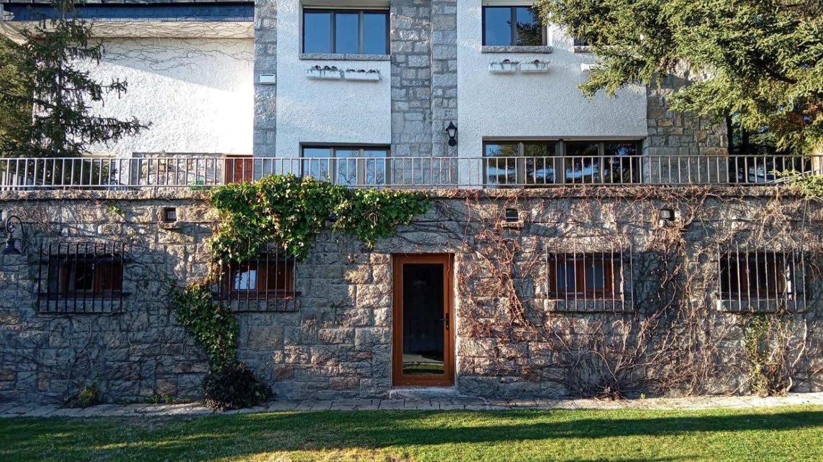 Los Cedros, Gran Chalet Con Piscina Y Apartamento En Navacerrada Exteriér fotografie
